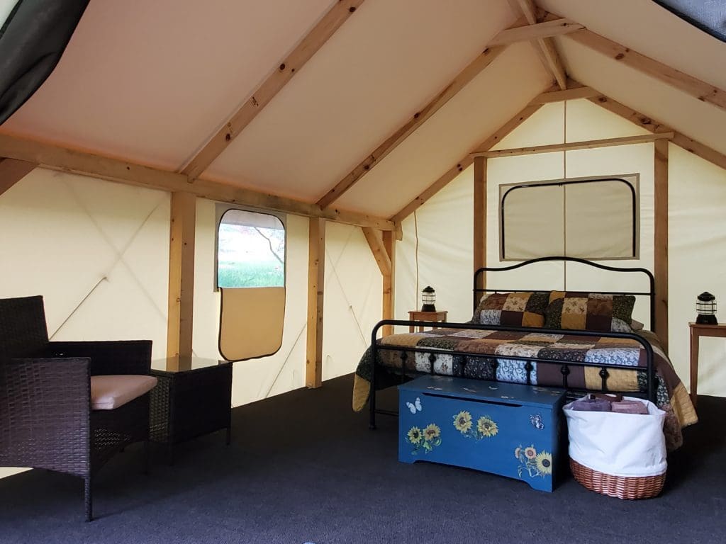 Bear Den Cabins & Camp Glamping Tent